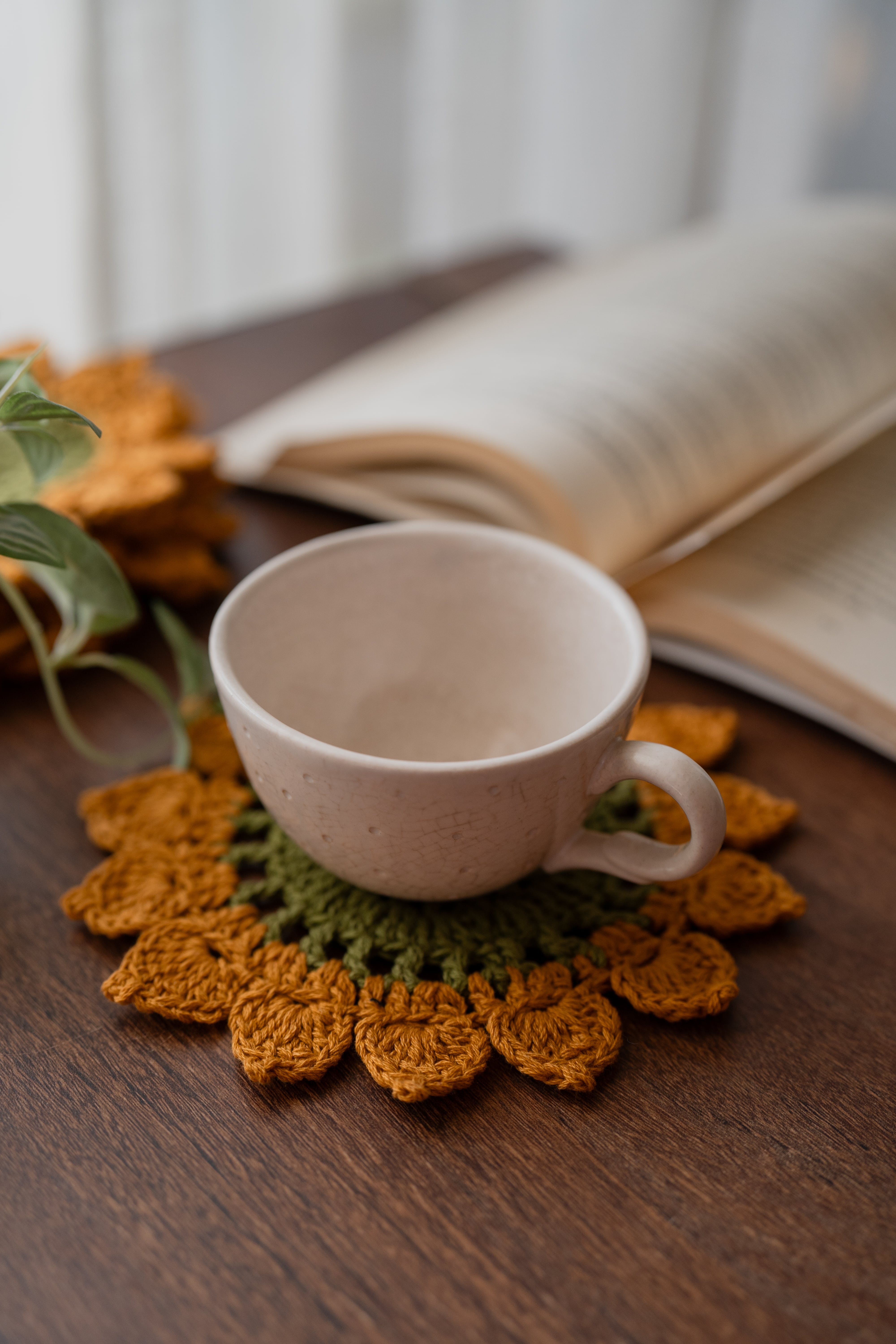Yellow olive flower table mat & coaster set