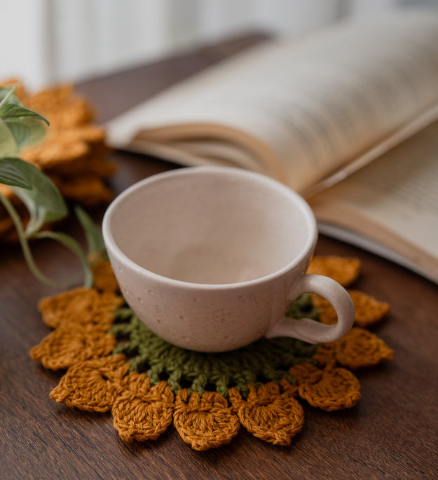 Yellow olive flower table mat & coaster set