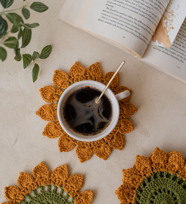 Yellow olive flower table mat & coaster set