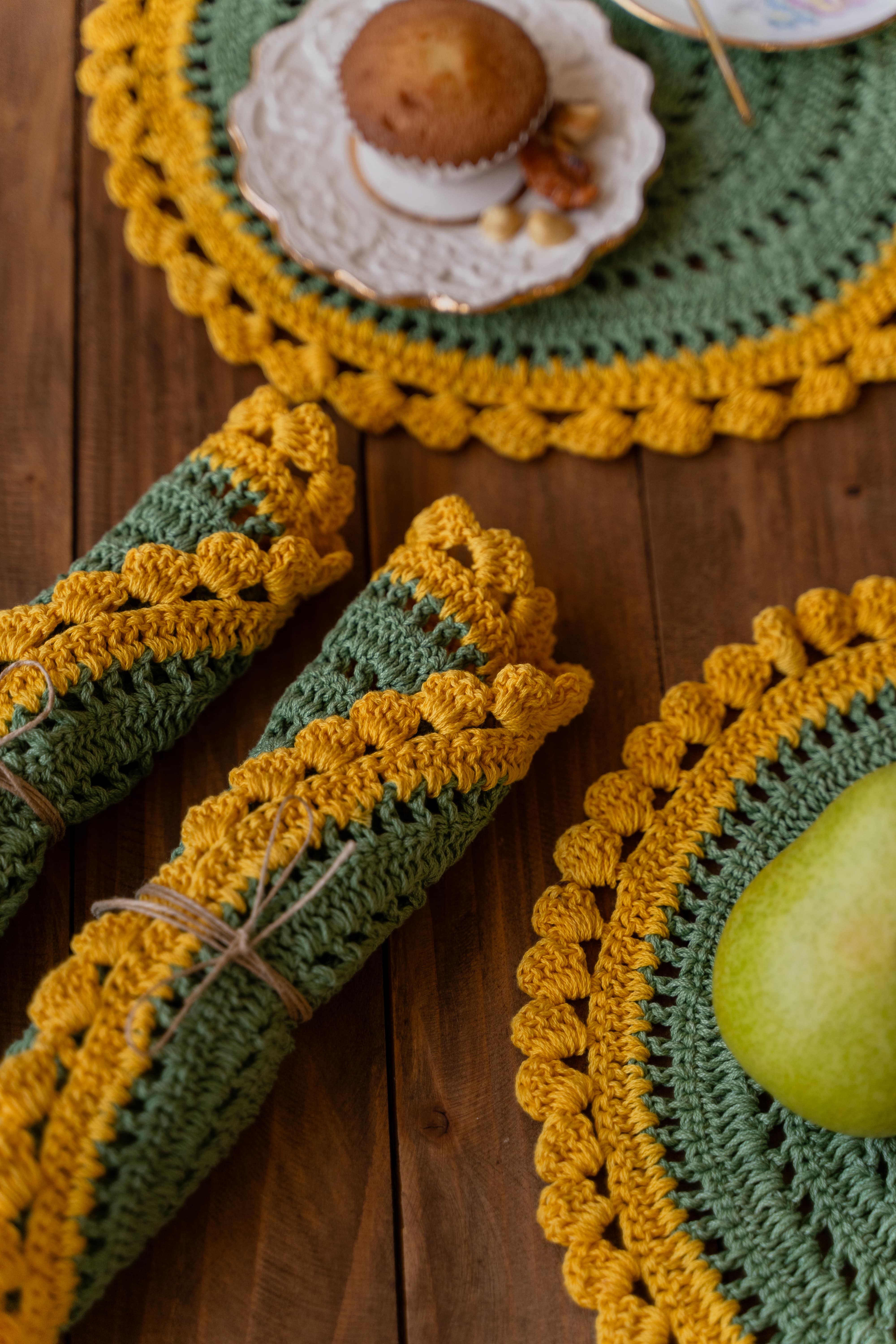 Yellow olive flower table mat & coaster set