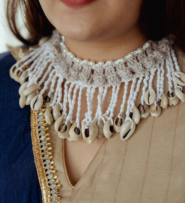 White silver choker necklace