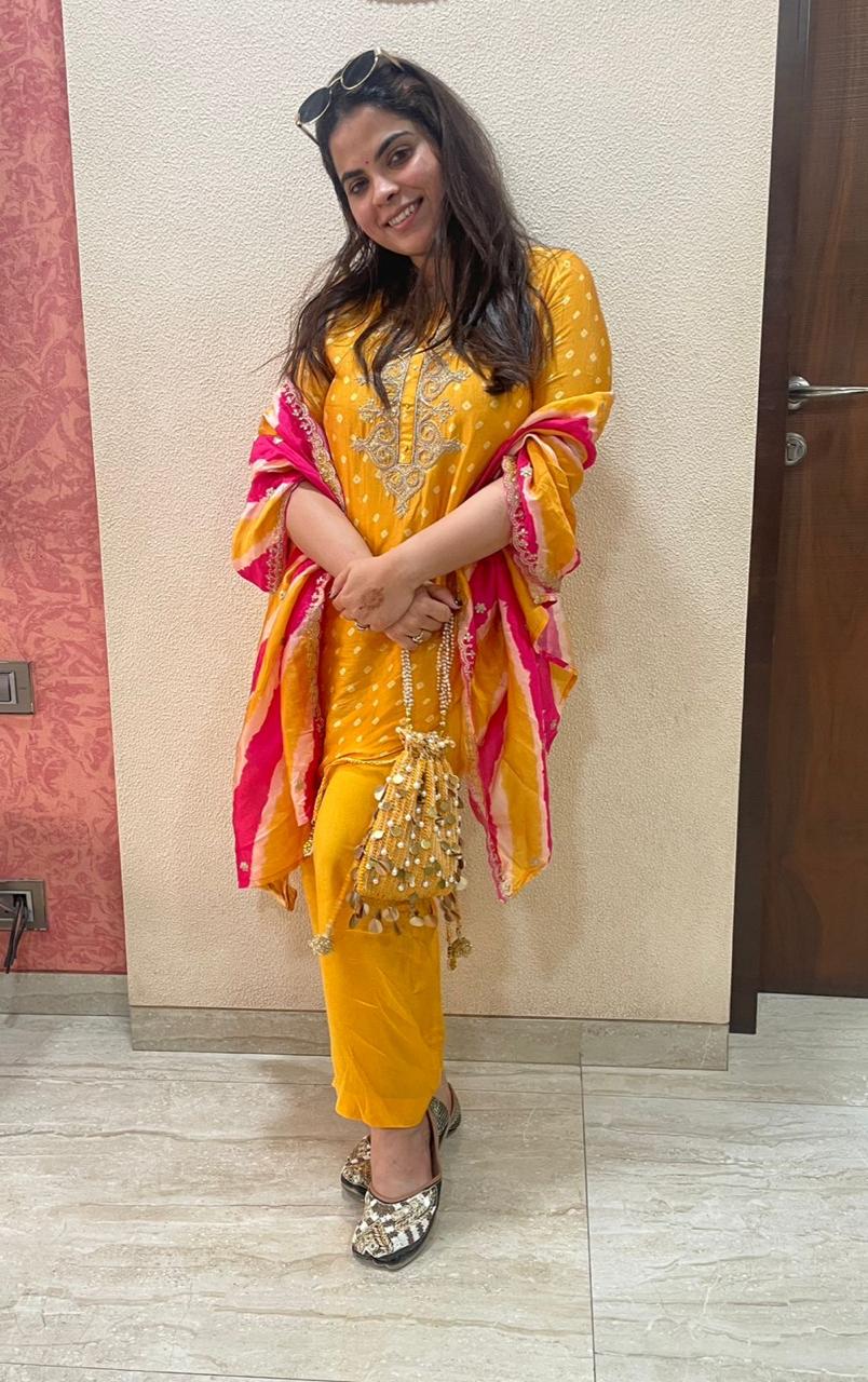 Yellow pearl flat crochet potli bag